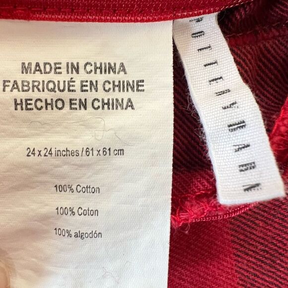 Pottery Barn Pillowcases - 24x24 Inches Set of 4 Buffalo Plaid - 100% Cotton - Picture 7 of 8